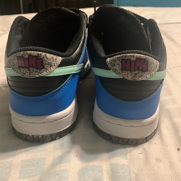 Nike Dunks size 5.5Y or kids and size 7 in women’s. - Picture 3 of 4